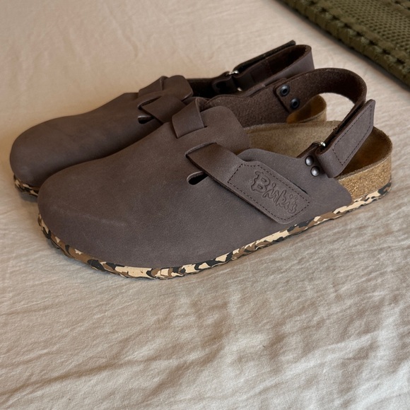 Women's Brown Slip-On Slippers - Picture 4 of 8